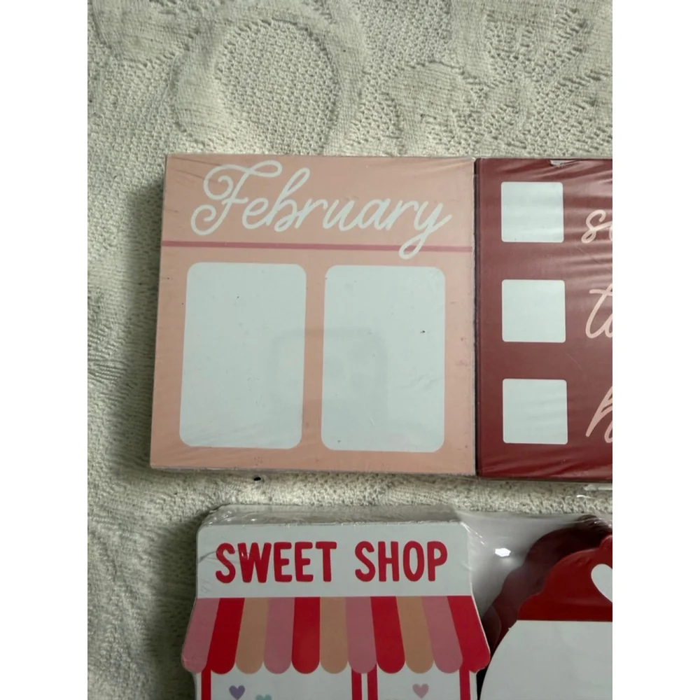 Target Bullseye Valentine's Day small tray signs One Size Red Pink